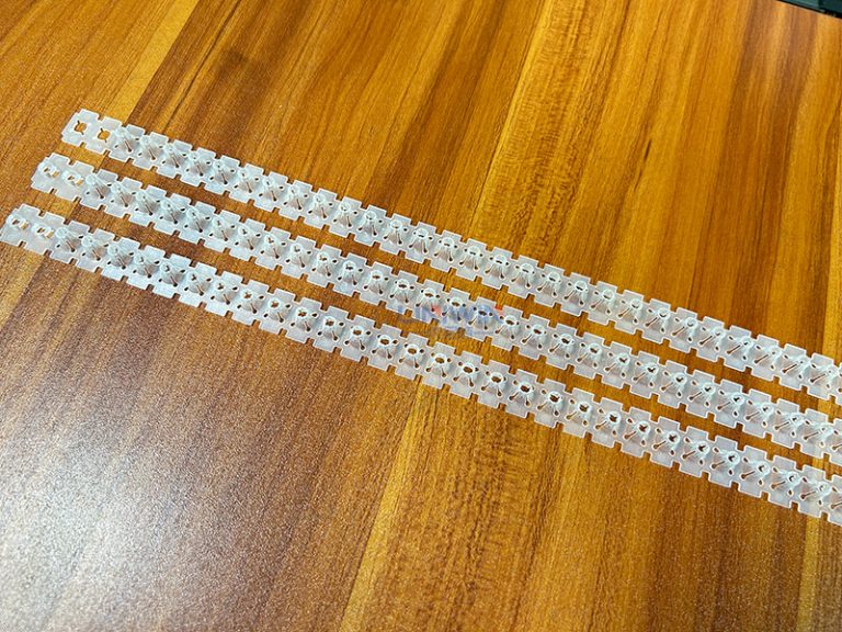 harmanlanmış vidalı plastik şeritler