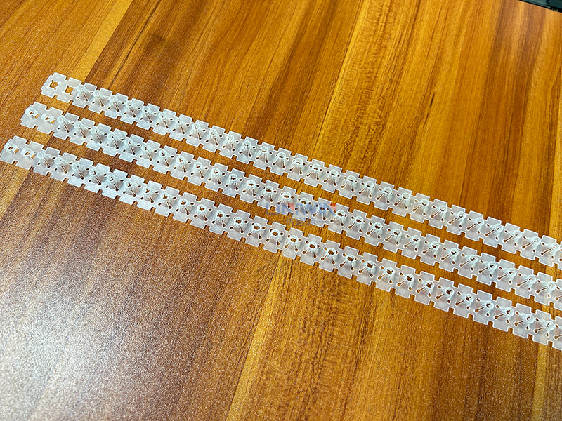 harmanlanmış vidalı plastik şeritler