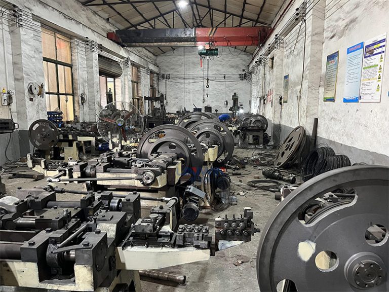 atelier de fabrication de machines à clous uniwin